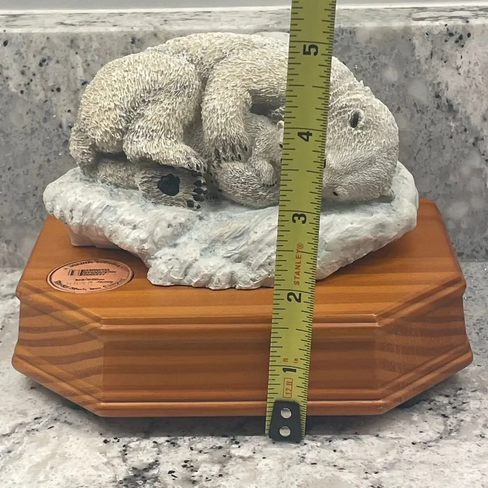 National Geographic Polar Bear Music Box Plays A Dream Is A Wish Your Heart Make